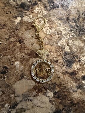 Gold 'Mrs' Rhinestone Keychain Charm